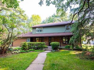 713 Koehler Rd, Vadnais Heights, MN 55127