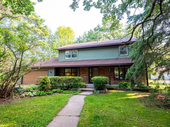 713 Koehler Rd, Vadnais Heights, MN 55127