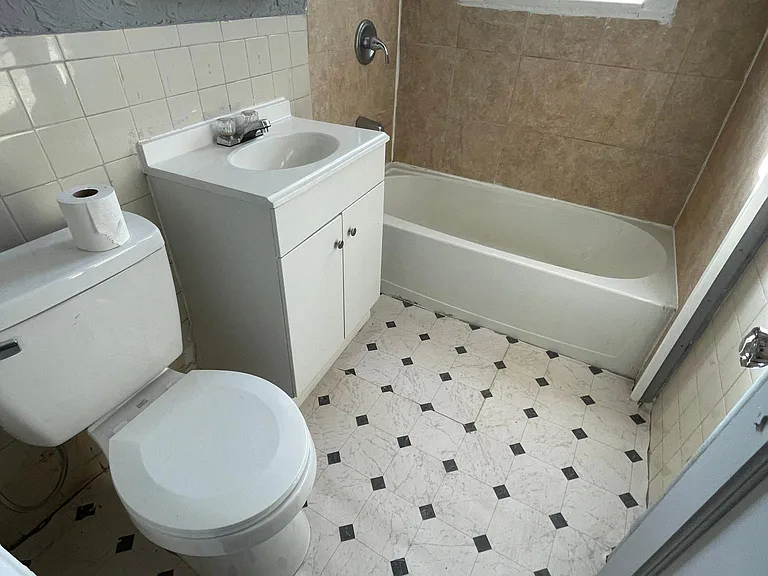 242 Lexington Ave #6 — Photo 9