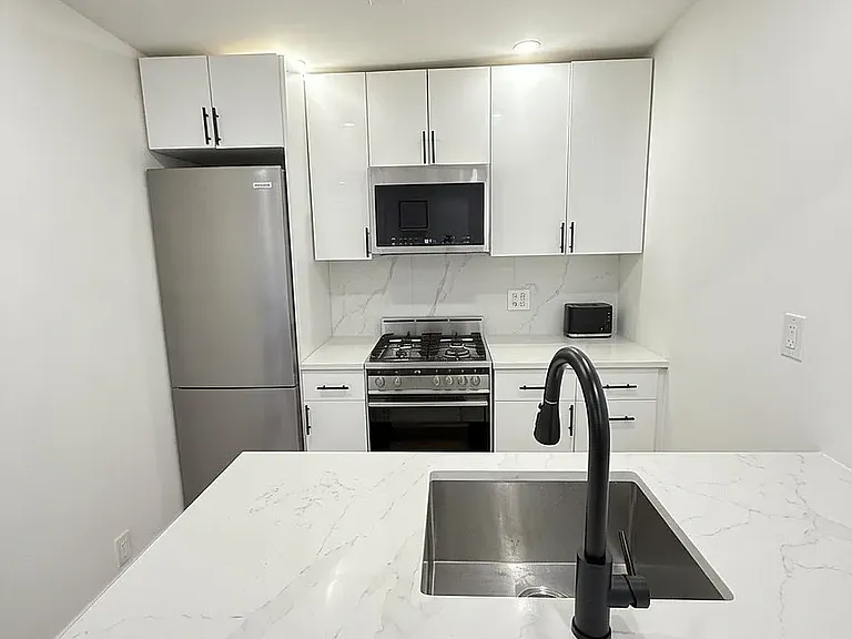 109 1st Ave #5F — Photo 4