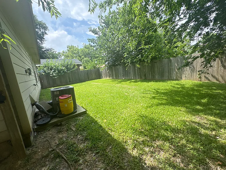 308 E Humble St — Photo 3