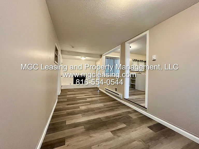 102 SE 9th St — Photo 9