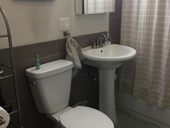 5th image of 1307 N Artesian Ave APT 1