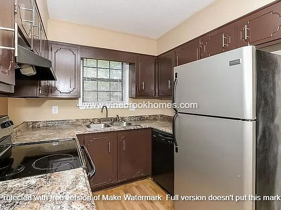 4th image of 3402 Leawood Dr