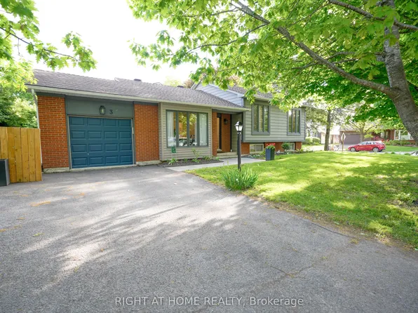 3 Pommel Cres, Ottawa, ON K2M 1A3
