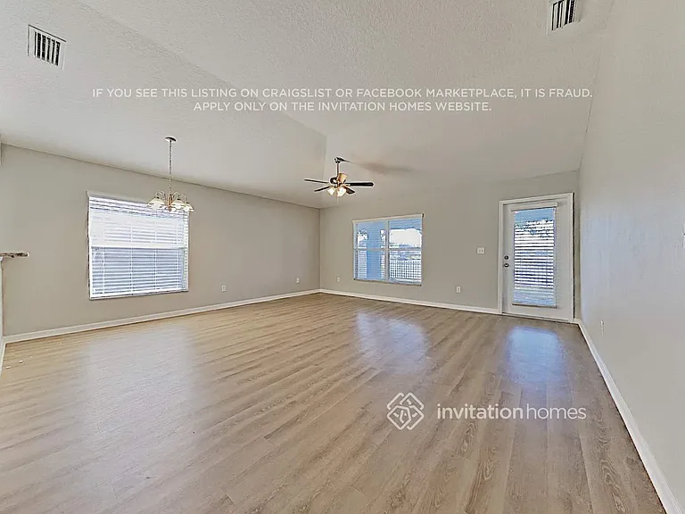 3282 Merrick Ave — Photo 7