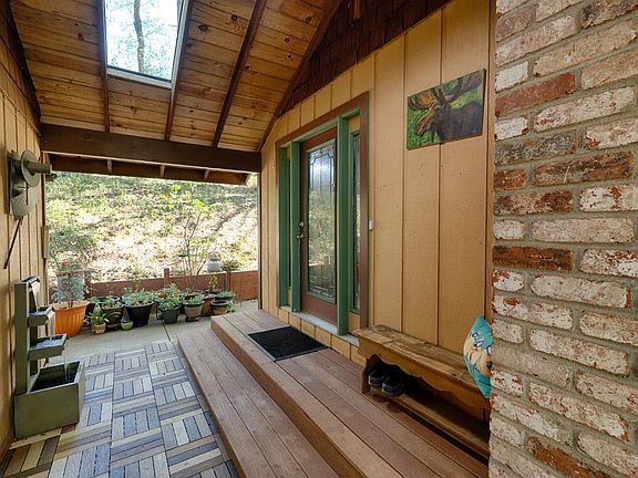 3rd image of 1250 Combie Rd