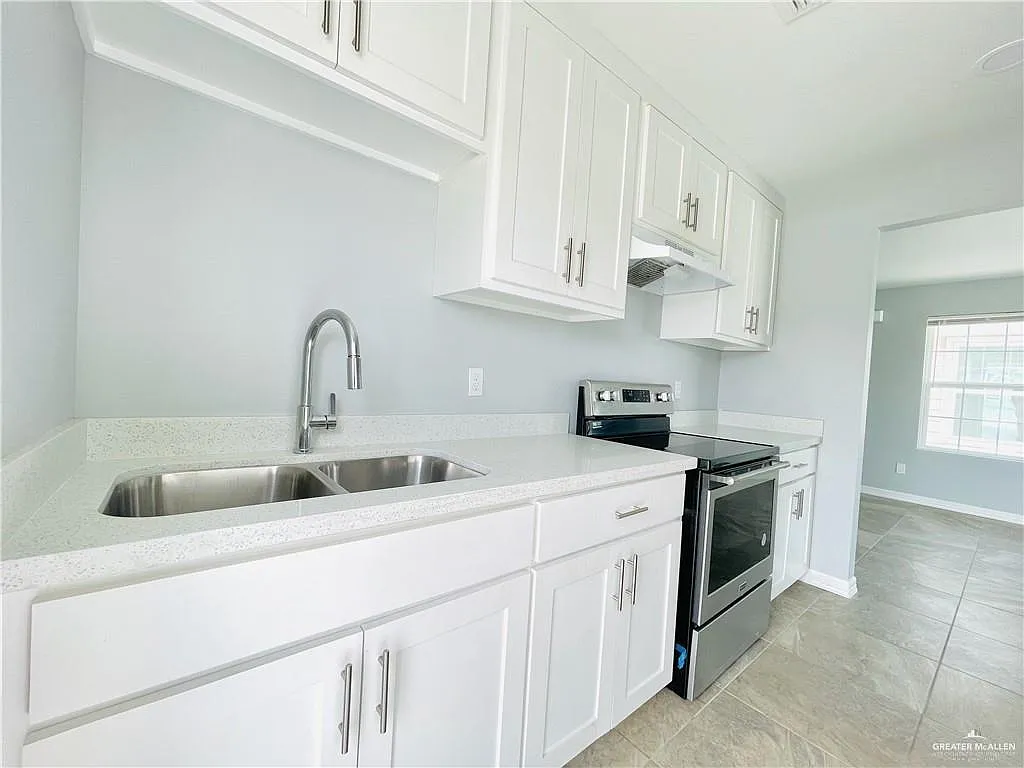 2 bed, 1.0 bath, 876 sqft, $1,050 — Photo 3