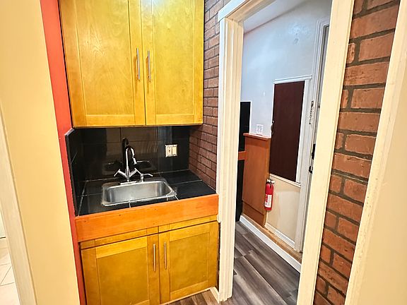 4th image of 4137 Lincoln Way #A