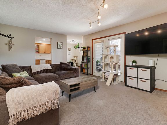 4th image of 903 N Linden St APT 207