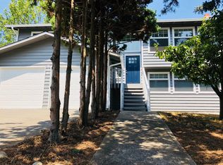 916 N 91st St, Seattle, WA 98103