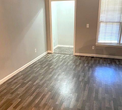 5th image of 4053 Coopers Hill Dr SE