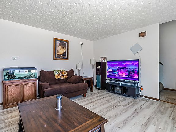 5th image of 313 5th St