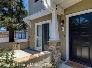 2550 Elden Ave APT B, Costa Mesa, CA 92627