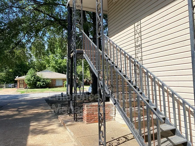 3 bed, 2.0 bath, 1360 sqft, $1,195 — Photo 4