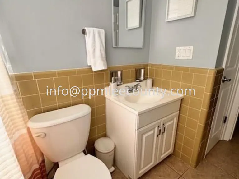 620 SE 47th St #2 — Photo 9