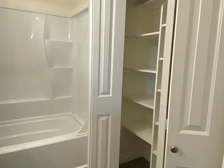 3907 Carolina Dr — Photo 3