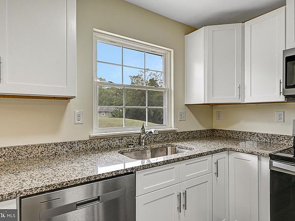 5th image of 212 Lewis Dr