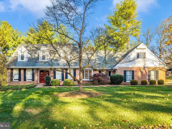 1900 Maplewood Dr, Hagerstown, MD 21740