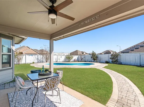 705 Autumn Lake Ln, Magnolia, TX 77354