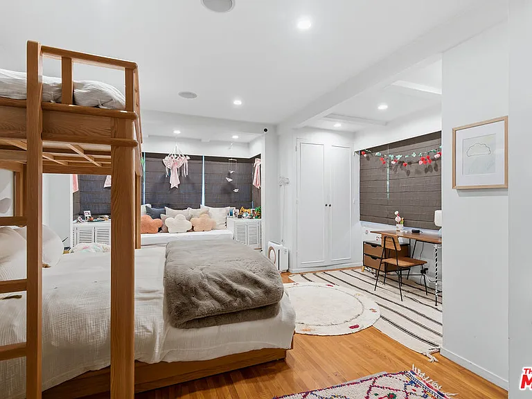 2049 Oakstone Way — Photo 13