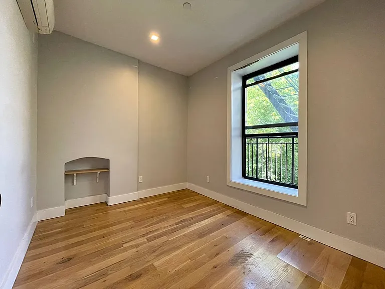 717 Dekalb Ave #3B — Photo 6