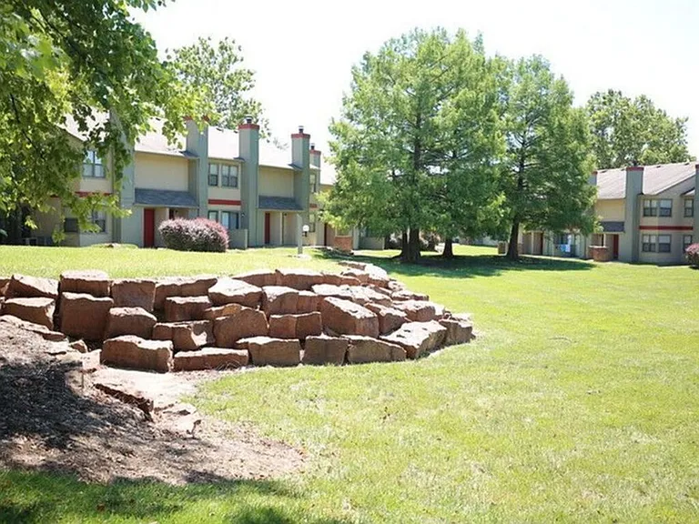 Stonehaven Apartments — Photo 20