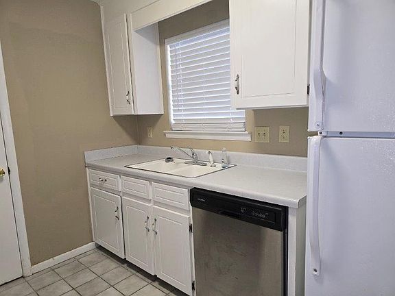 4th image of 201 Riverview Dr
