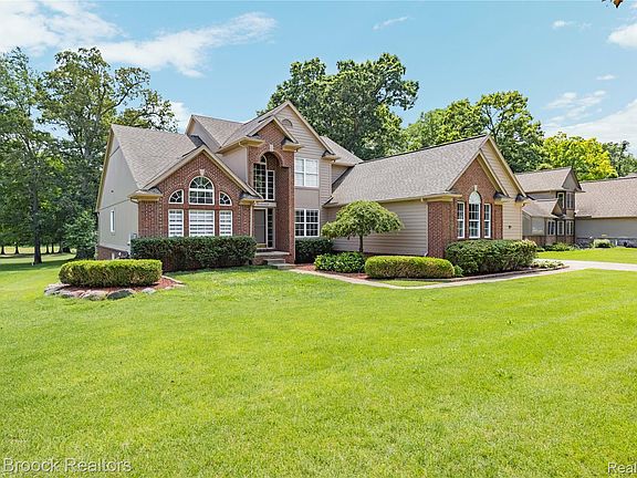 2nd image of 2322 Sandlewood Dr