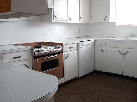 2nd image of 401 E 5th St APT 6