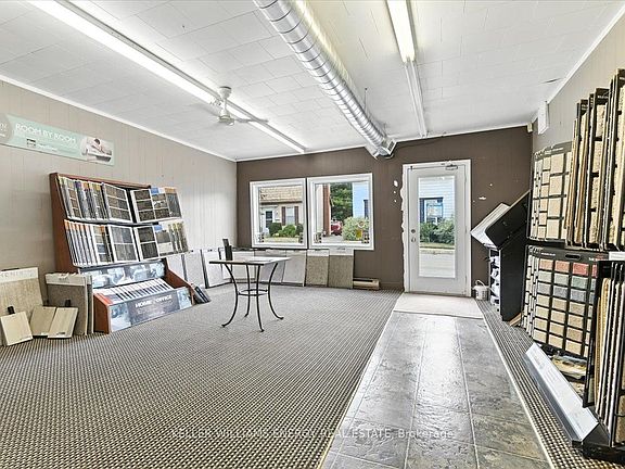 4th image of 174 Mary St N