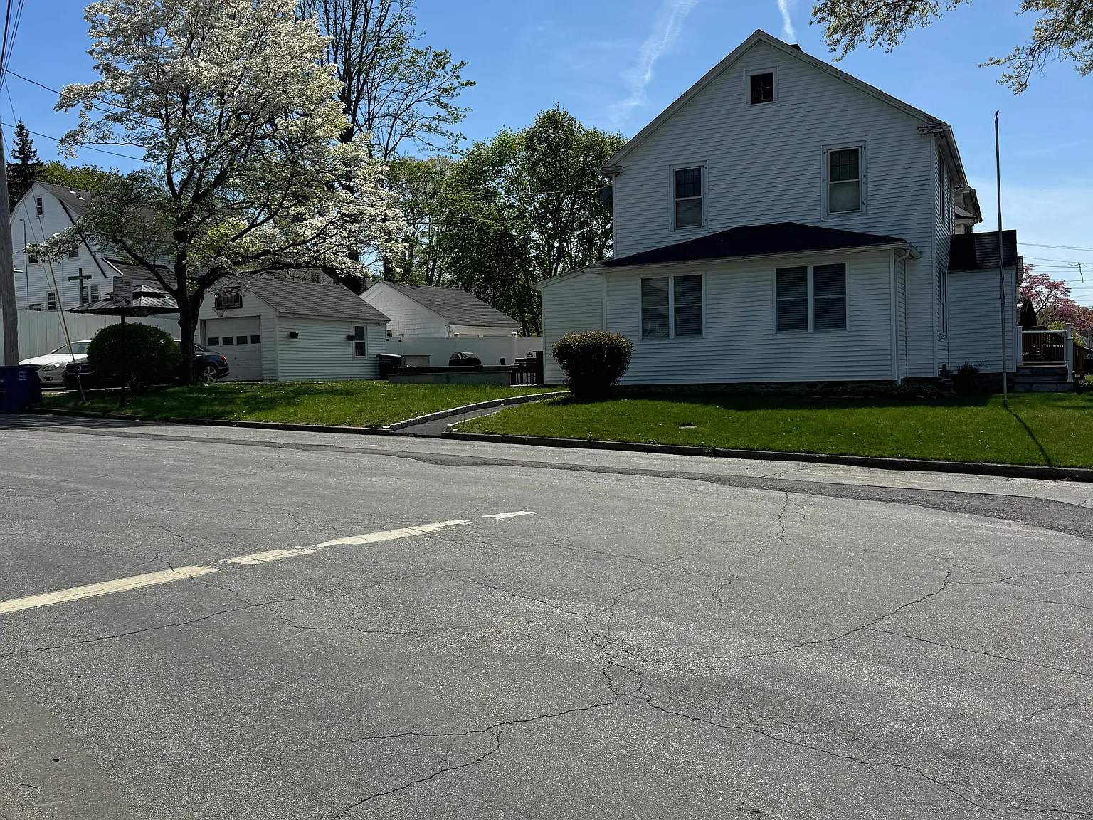 5 bed, 2.5 bath, 2818 sqft, $4,600 — Photo 4