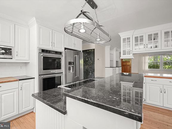 3rd image of 1915 Cherry Rd