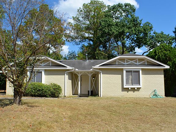 Welcome home to 1621 Sheffield Drive!