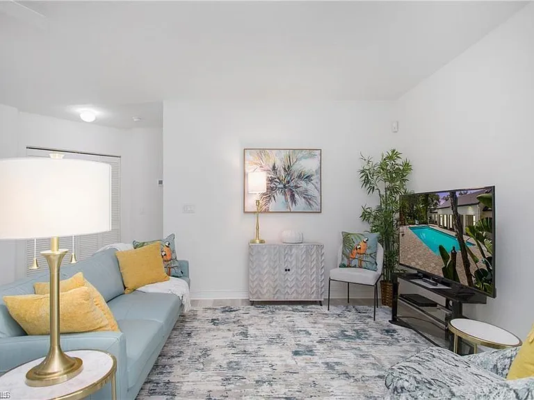 700 Diamond Cir #706 — Photo 7