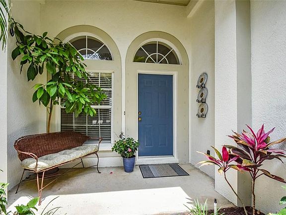 5th image of 2728 Villa Dr