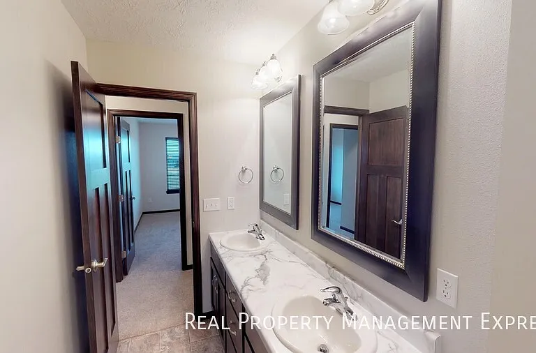9422 W Gert St — Photo 10