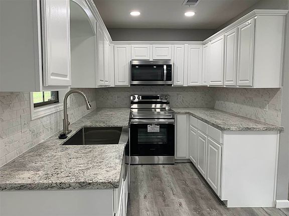 4th image of 2947 Beechwood Dr