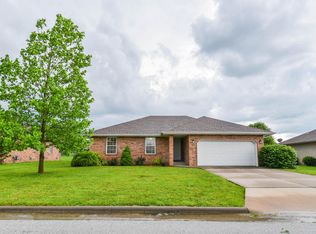 1210 E Chesapeake Dr, Ozark, MO 65721