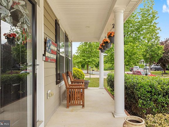 5th image of 1006 Wright Ct