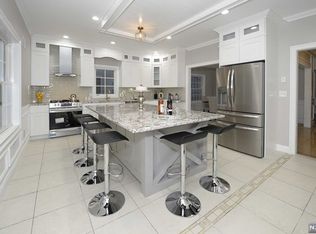 45 Madison Ave, Rochelle Park, NJ 07662