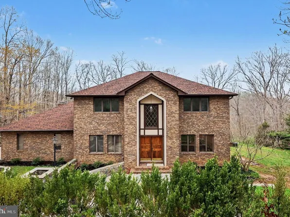 8406 Cathedral Forest Dr, Fairfax Station, VA 22039