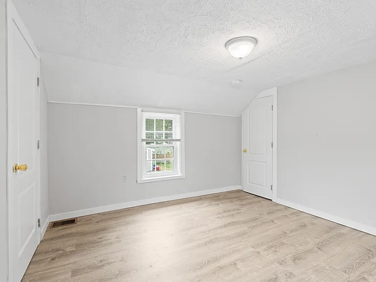 95B N Main St #B — Photo 22