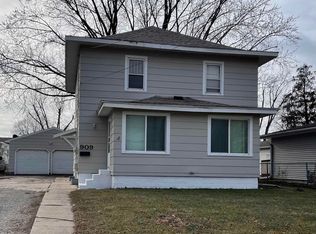 909 8th St SE, Mason City, IA 50401