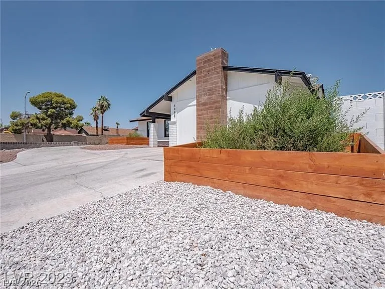 6488 Creston Ave — Photo 1