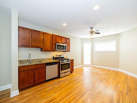 2nd image of 1642 W Greenleaf Ave APT 3S