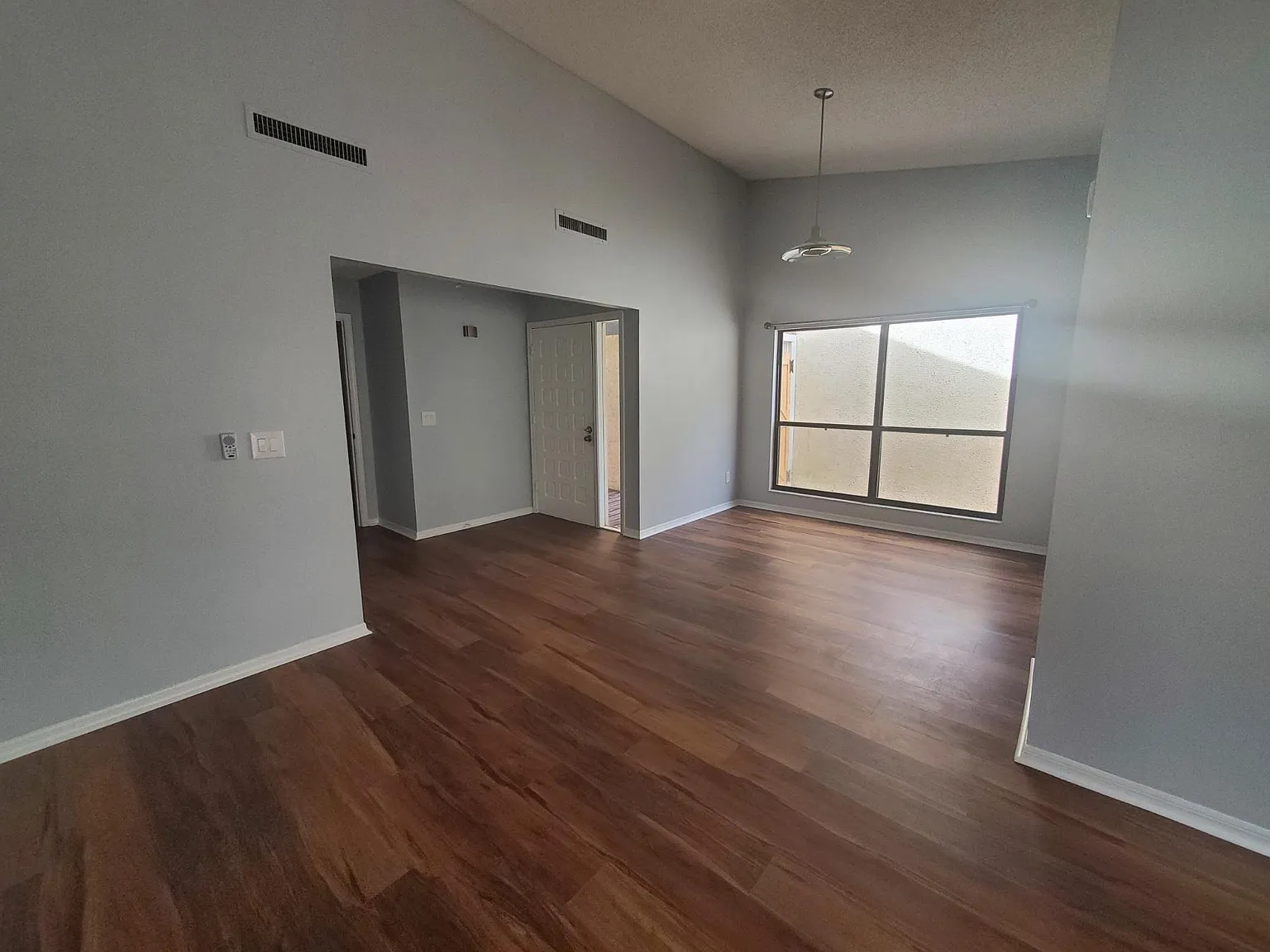 3 bed, 1559 sqft, $2,400 — Photo 4
