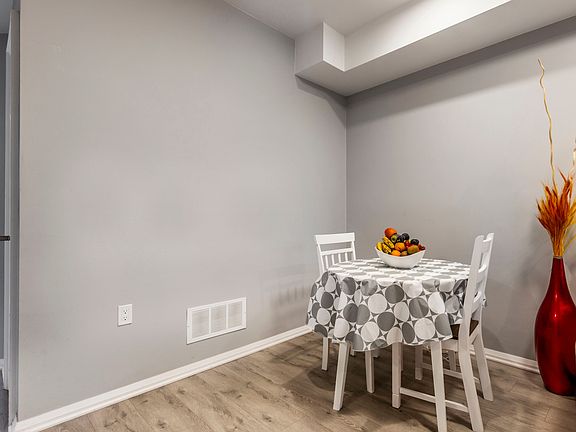 3rd image of 144 Wellington St N #2