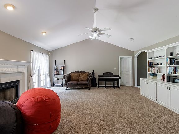 4th image of 4002 Liska Cir