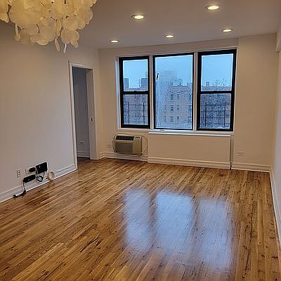 3rd image of 65-50 Wetherole St #6-U